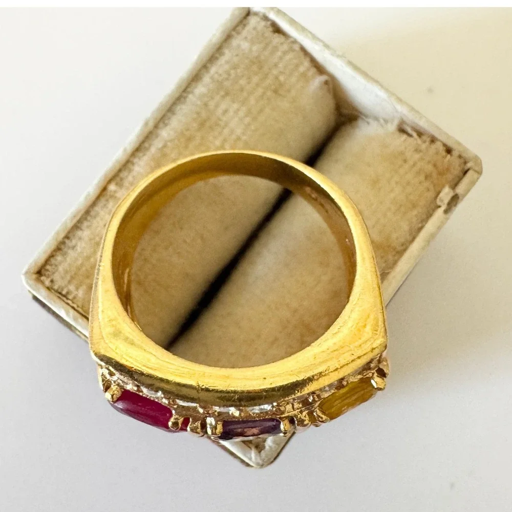 Vintage 1980s Gold Band Ring with Pink, Amethyst, and Yellow CZs